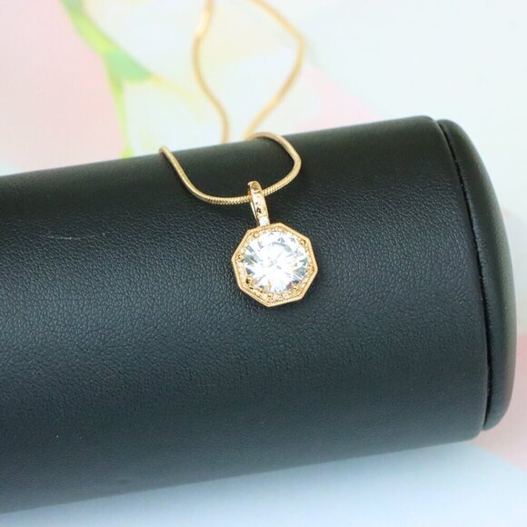 "Gold-Plated White Pendant Necklace with Sparkling Center Stone, XPPT1393 - Picture 5 of 13